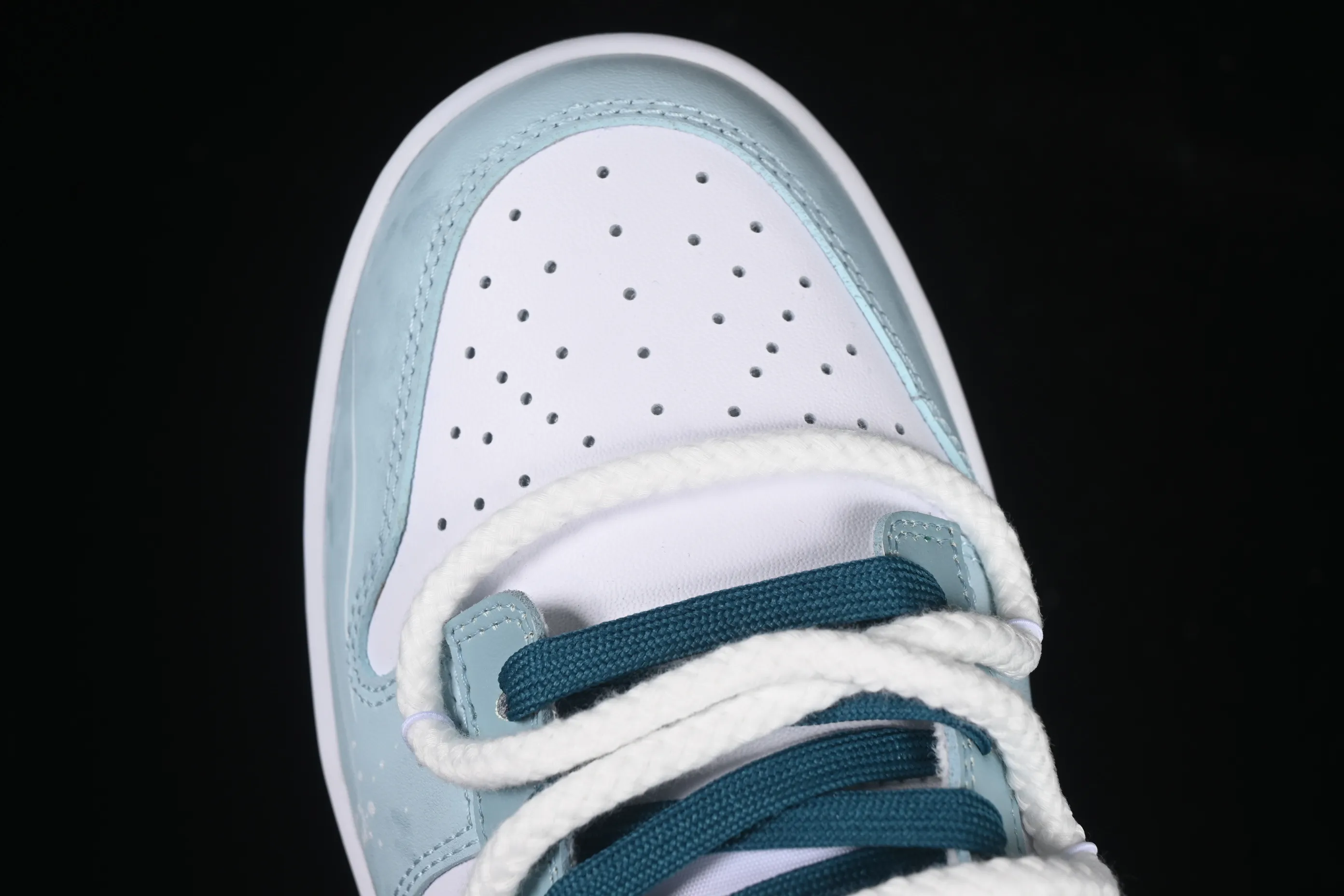 All categories Nk SB Dunk Series Nk SB Dunk Low High-end customized low-top sneakers Nike Dunk Low Spirit Snake Xiangrui Advanced deconstruction rendering white blue low-top casual sneakers DD1391-101